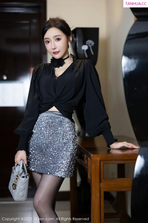 王馨瑶  [XiuRen]高清写真图 2023.02.03 No.6215 王馨瑶yanni 黑丝美腿第7张图片